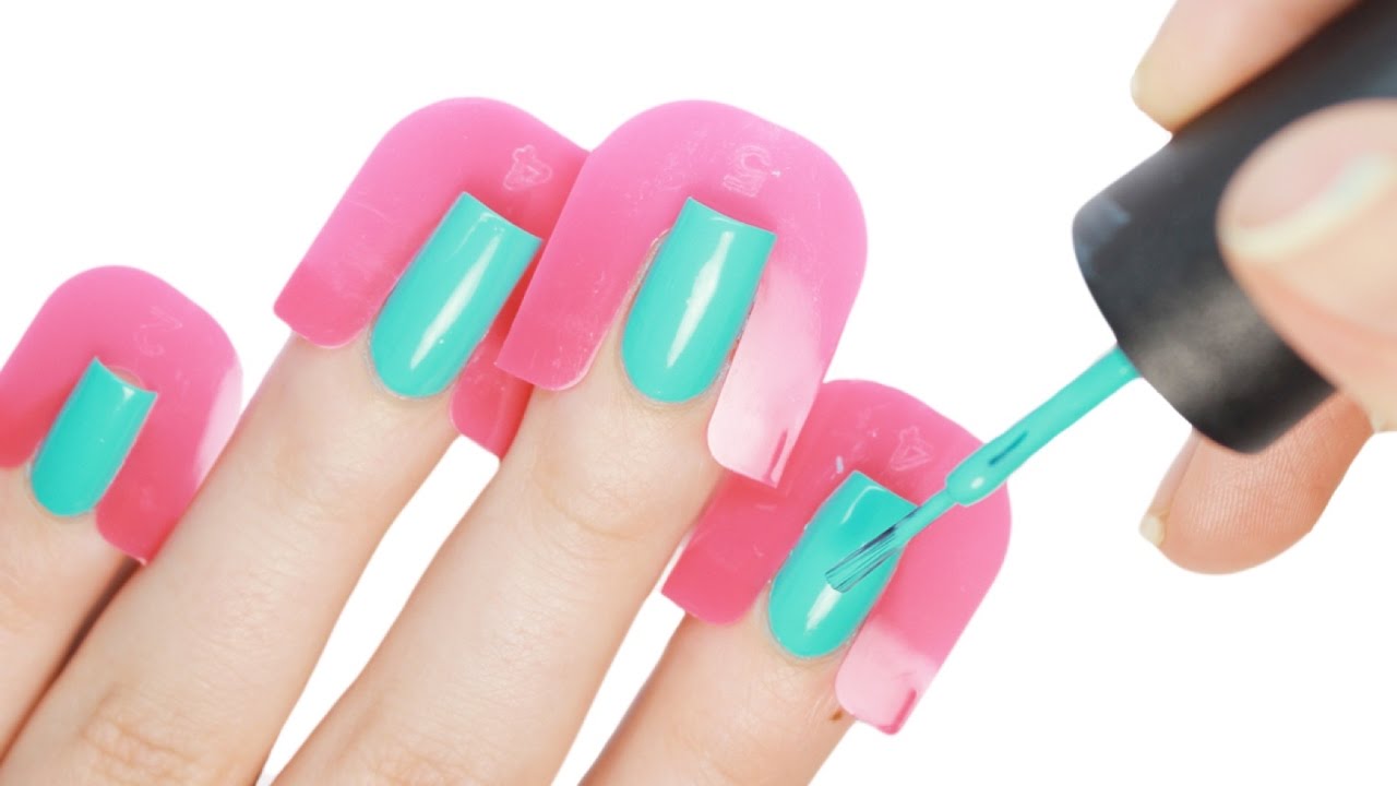 Singer sorry for racist comments vs Asian nail salon worker