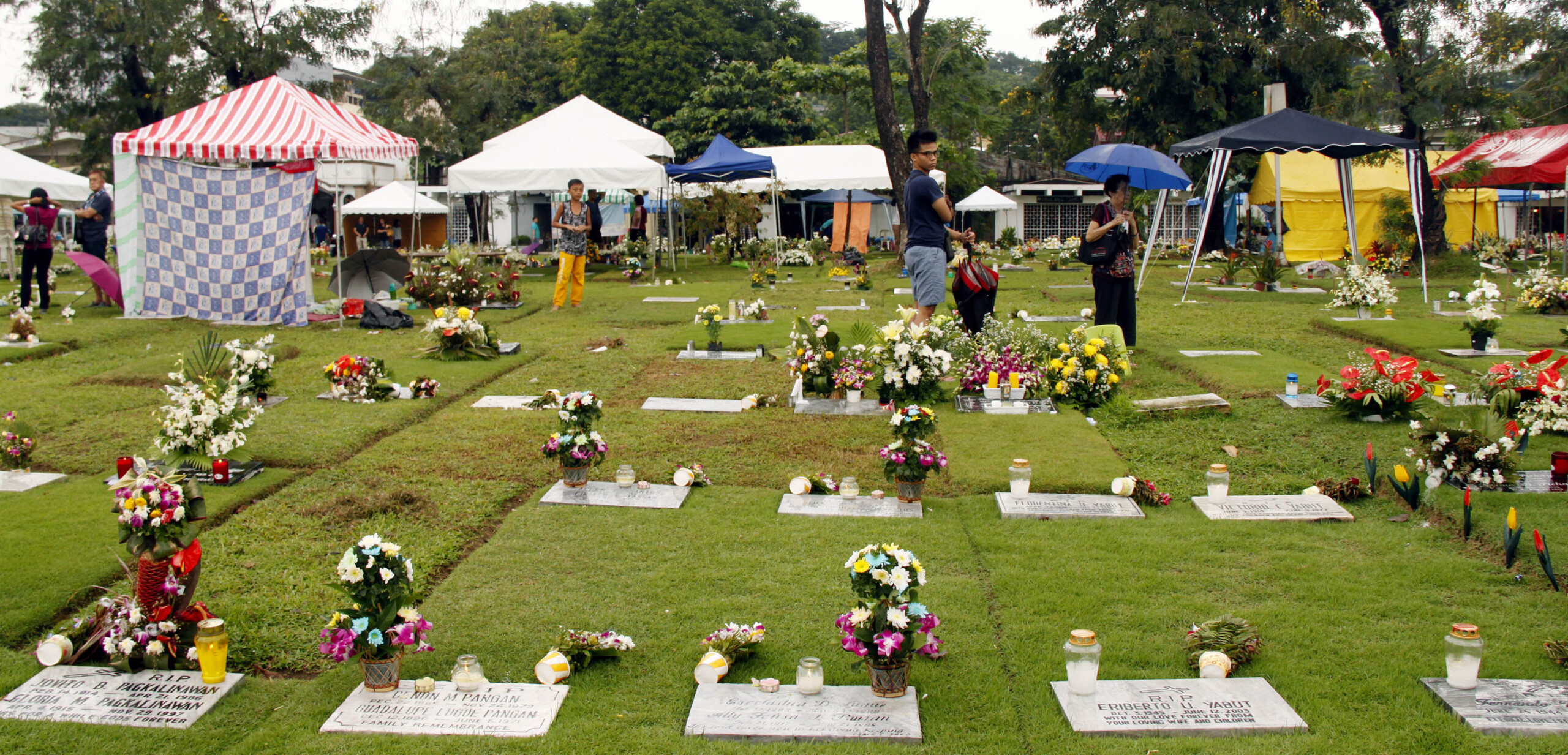 NCR mayors want metro cemeteries closed on Nov. 1