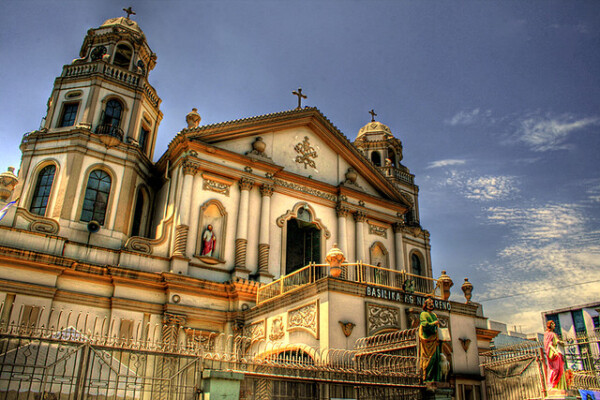 Quiapo Church prohibits kissing of sacred images
