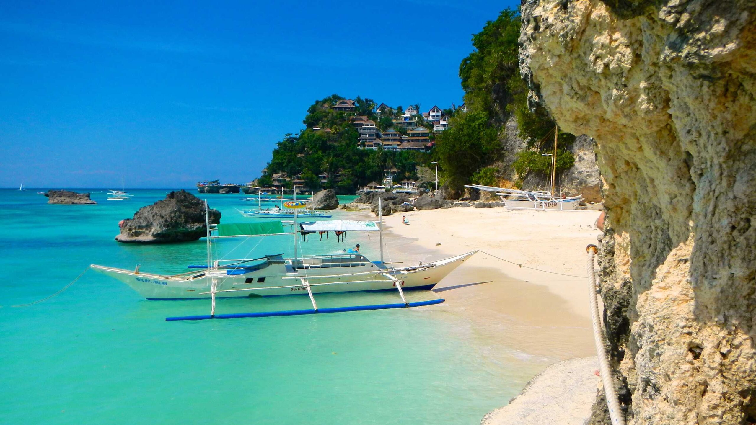 Villar pushes BIDA for Boracay Island